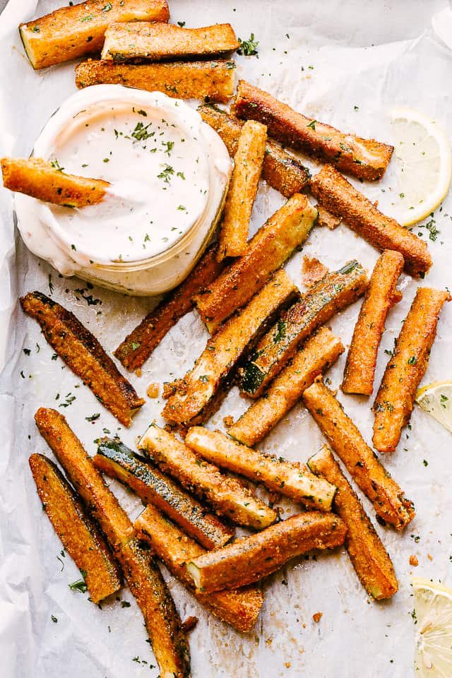Crispy zucchini fries with dipping sauce