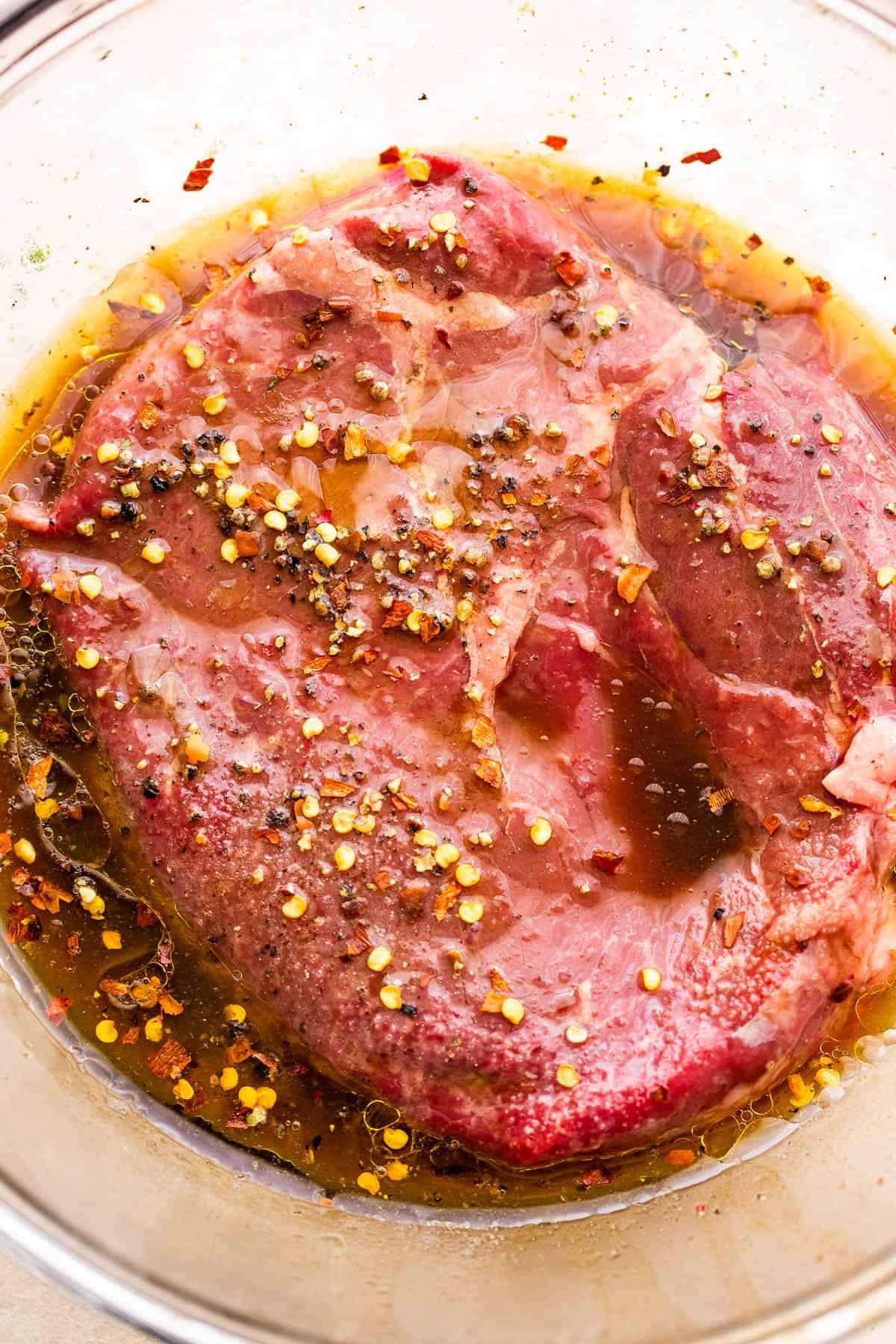 marinating steak in a glass bowl