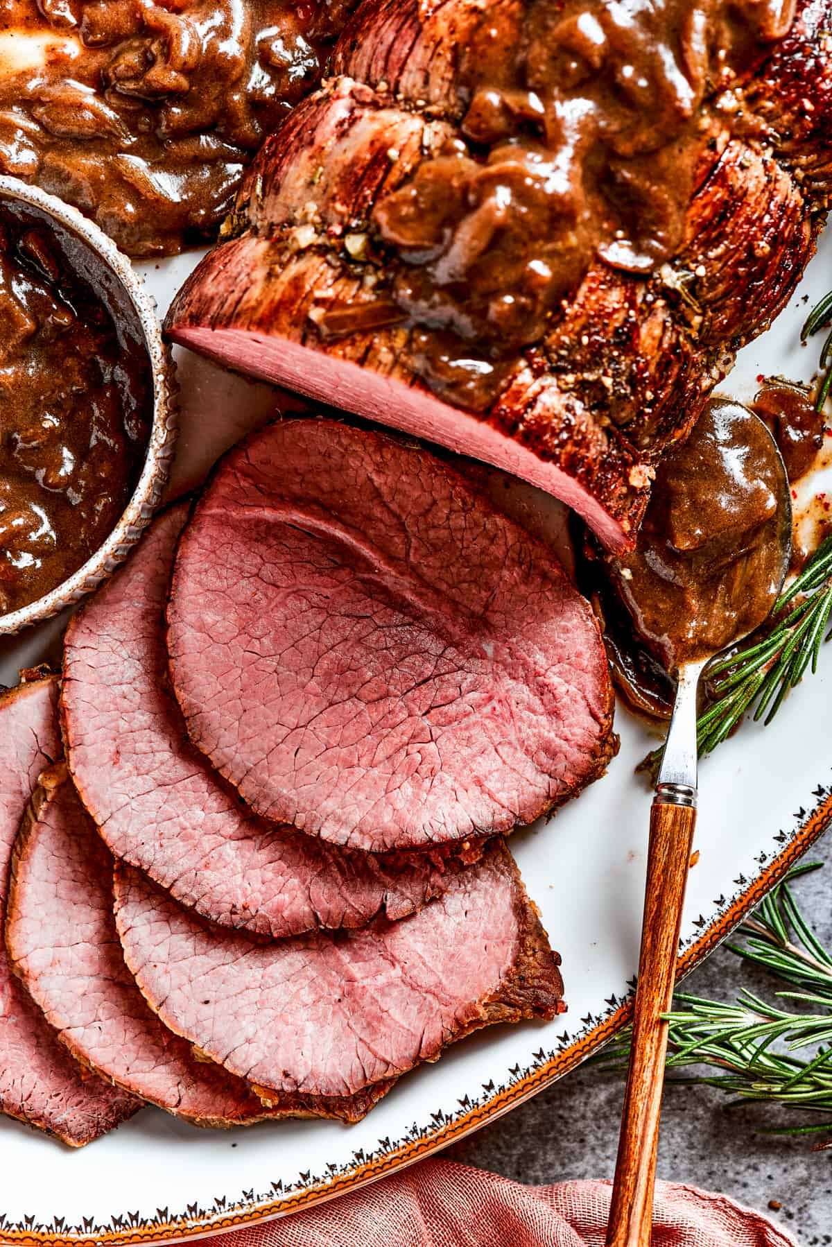 Close-up image of a sliced top round roast.