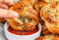 Deliciously Easy Garlic Knots