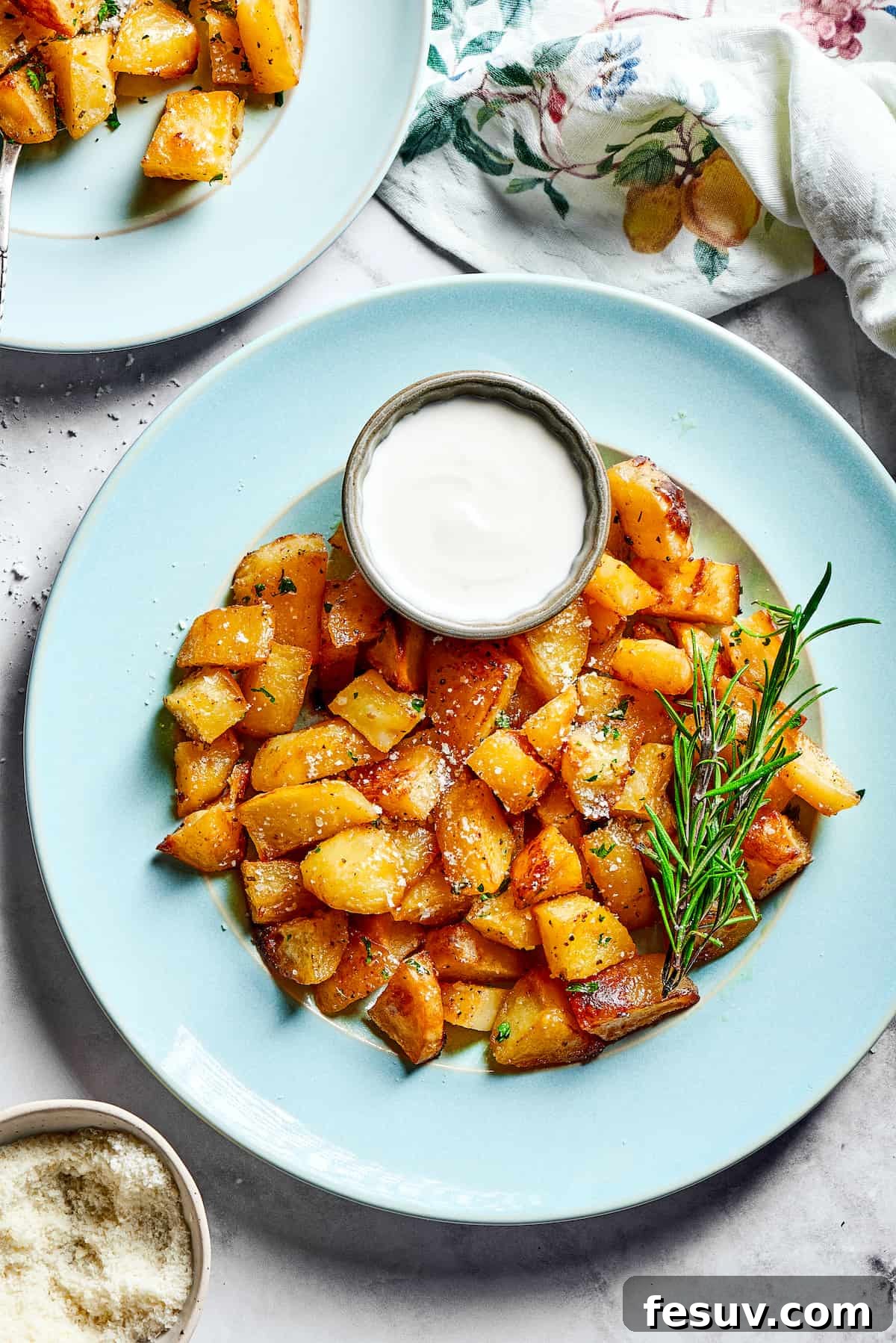 ed Potatoes are crisp, buttery, and easy to make. With a simple seasoning of salt, pepper, and rosemary, they're irresistible! Seasoned potatoes with a cup of Greek yogurt sauce.